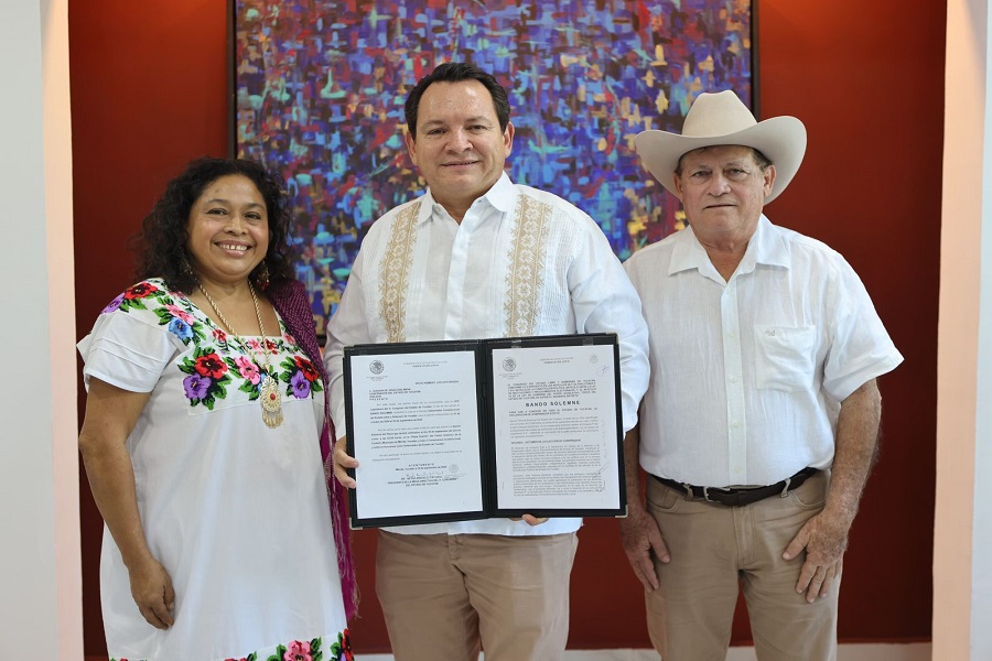 Recibe Huacho Díaz Mena el Bando Solemne como Gobernador de Yucatán