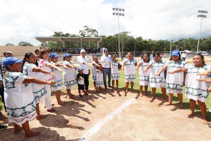 Inauguran el campo de softbol Amazonas de Yaxunah