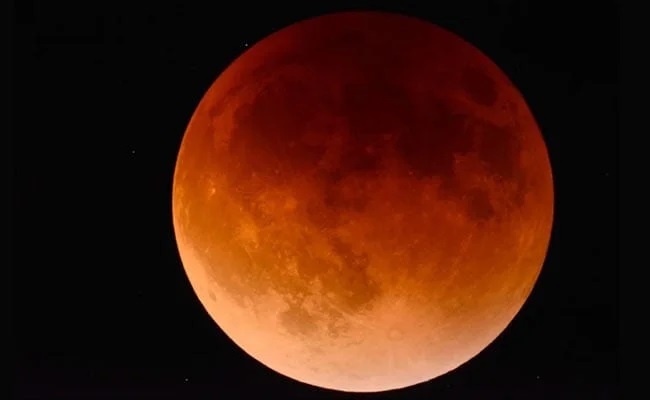 Esta noche no te pierdas la superluna y el último eclipse parcial de luna