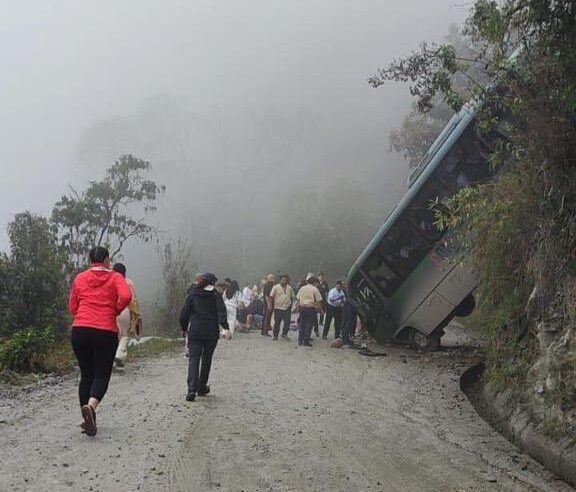 Autobús se accidenta en Machu Picchu; hay 4 mexicanos heridos