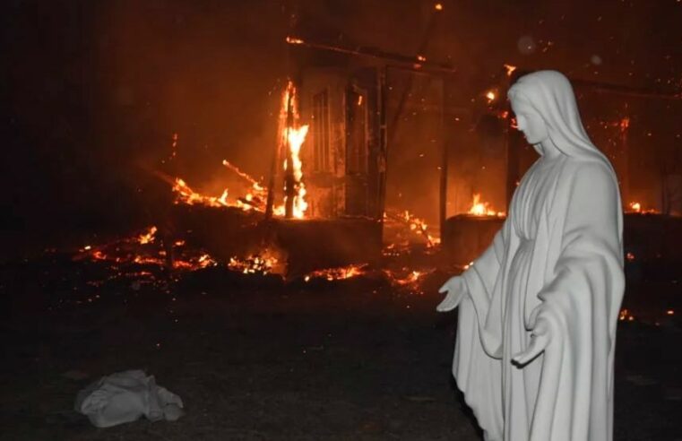 Imagen de la Virgen resulta intacta de incendio que dejó a templo en cenizas