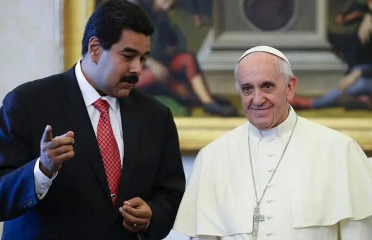 El Papa Francisco le dice a Nicolás Maduro que acabará mal