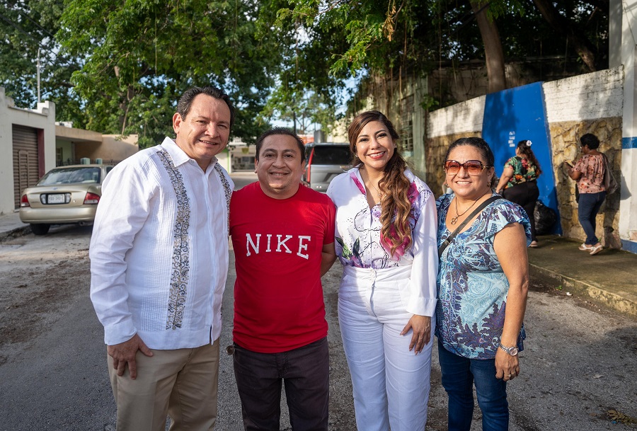 El gobernador Joaquín Díaz Mena visita el DIF Yucatán