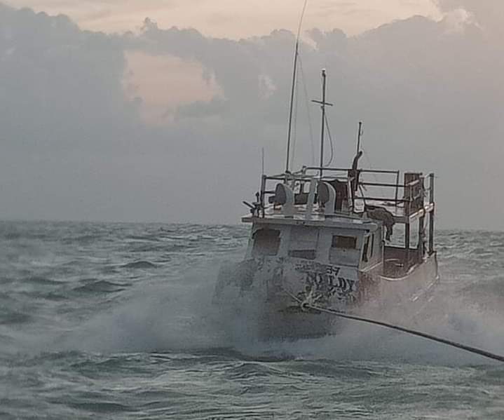 Sin aparecer dos barcos con siete pescadores a bordo tras el paso de Milton por Yucatán