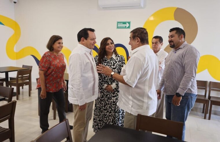 El gobernador Díaz Mena visita a niñas y niños de Casa Otoch