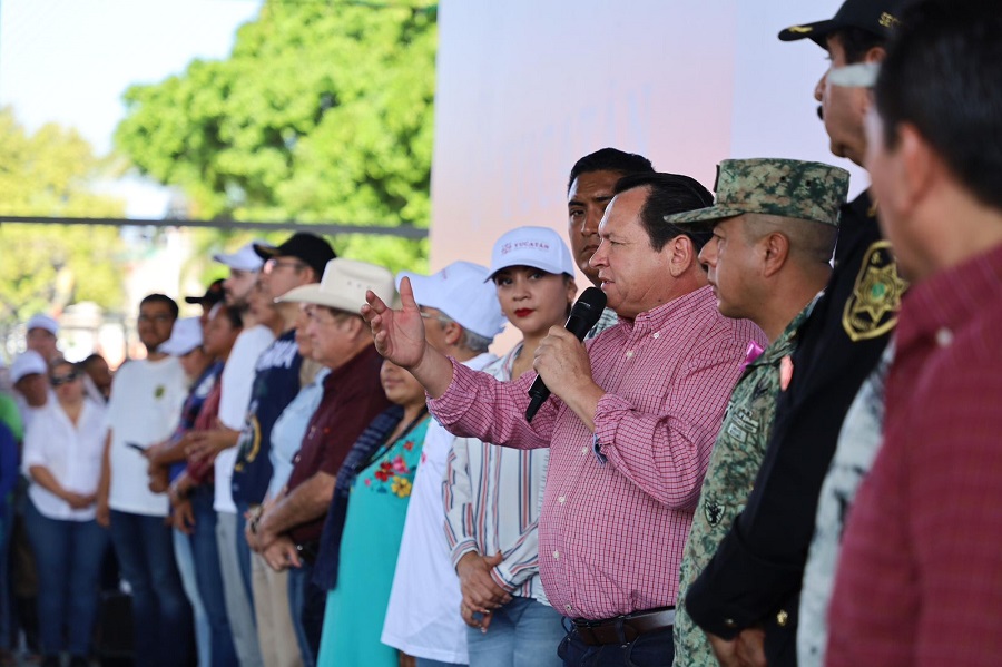 Arranca en Celestún “Echémosle Montón”, iniciativa de ayuda solidaria del Gobierno de Yucatán