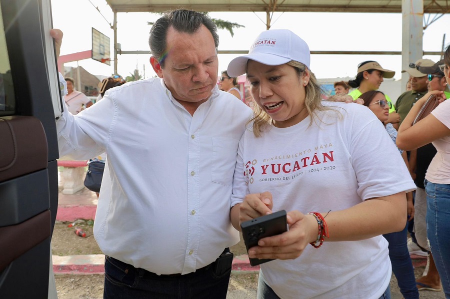 Llama el gobernador de Yucatán a seguir apoyando a  familias afectadas por Milton