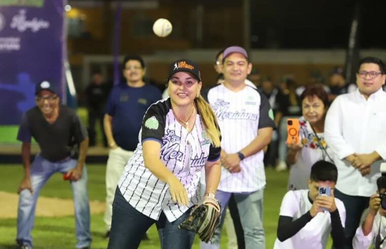 Cecilia Patrón inaugura la Liga Meridana 2024 de béisbol