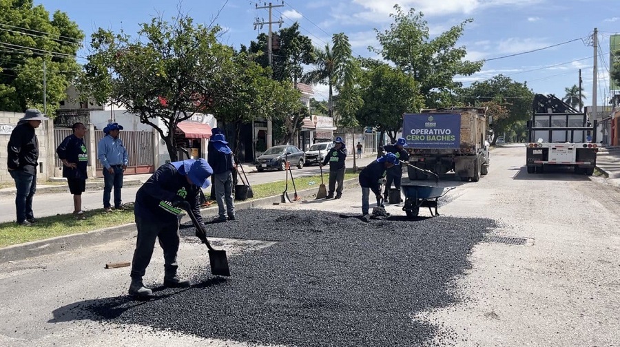 ¡Duro y a la cabeza!… El Ayuntamiento de Mérida refuerza el bacheo