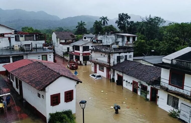 Se inunda el pueblo mágico de Tapijulapa por desbordamiento de ríos