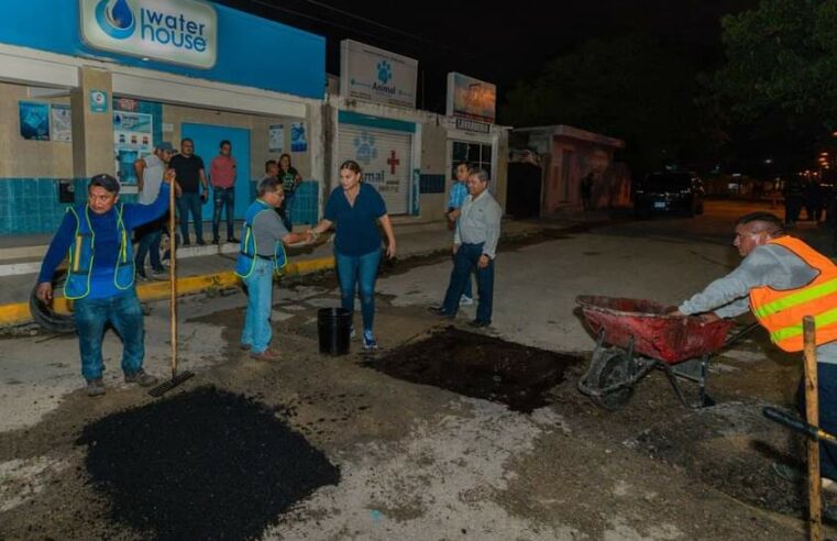 Da inicio gobierno de Cecilia Patrón al bacheo nocturno en Mérida