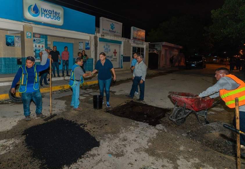 Da inicio gobierno de Cecilia Patrón al bacheo nocturno en Mérida