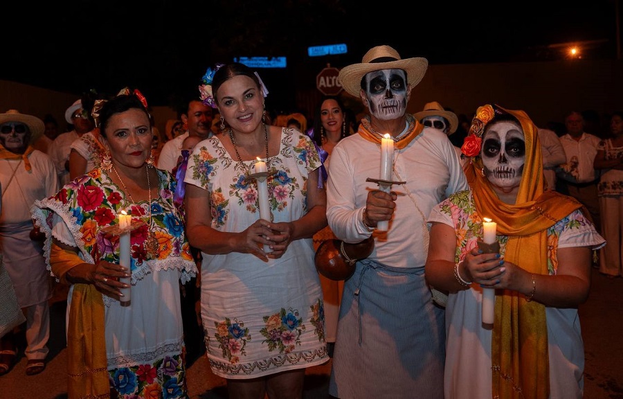 Celebra Cecilia Patrón el color y calidez de Mérida durante el Janal Pixán