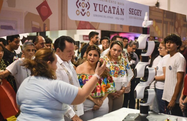 Al igual que miles de familias, Huacho Díaz va de paseo a la feria de Xmatkuil 2024