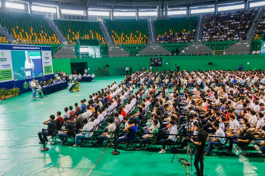 Tres mil jóvenes meridanos comprometidos con su país asisten al sorteo de conscriptos