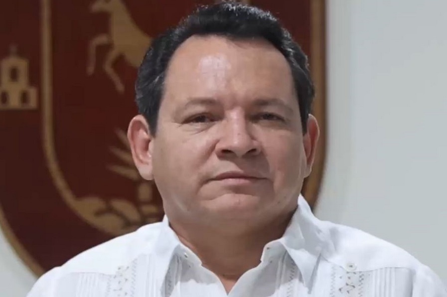 Realiza Huacho Díaz su primer viaje al extranjero como gobernador de Yucatán