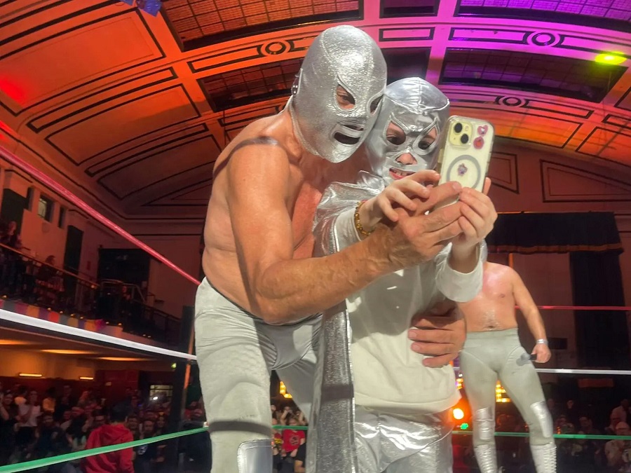 Triunfa El Hijo del Santo en Londres, Inglaterra