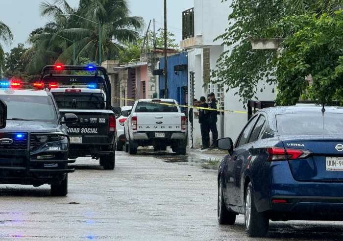 Balacean camioneta del director de Participación Ciudadana de Playa del Carmen