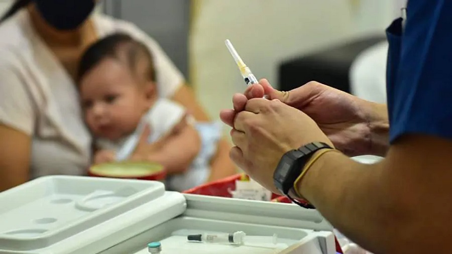 El IMSS llama a vacunar a los niños contra la poliomielitis