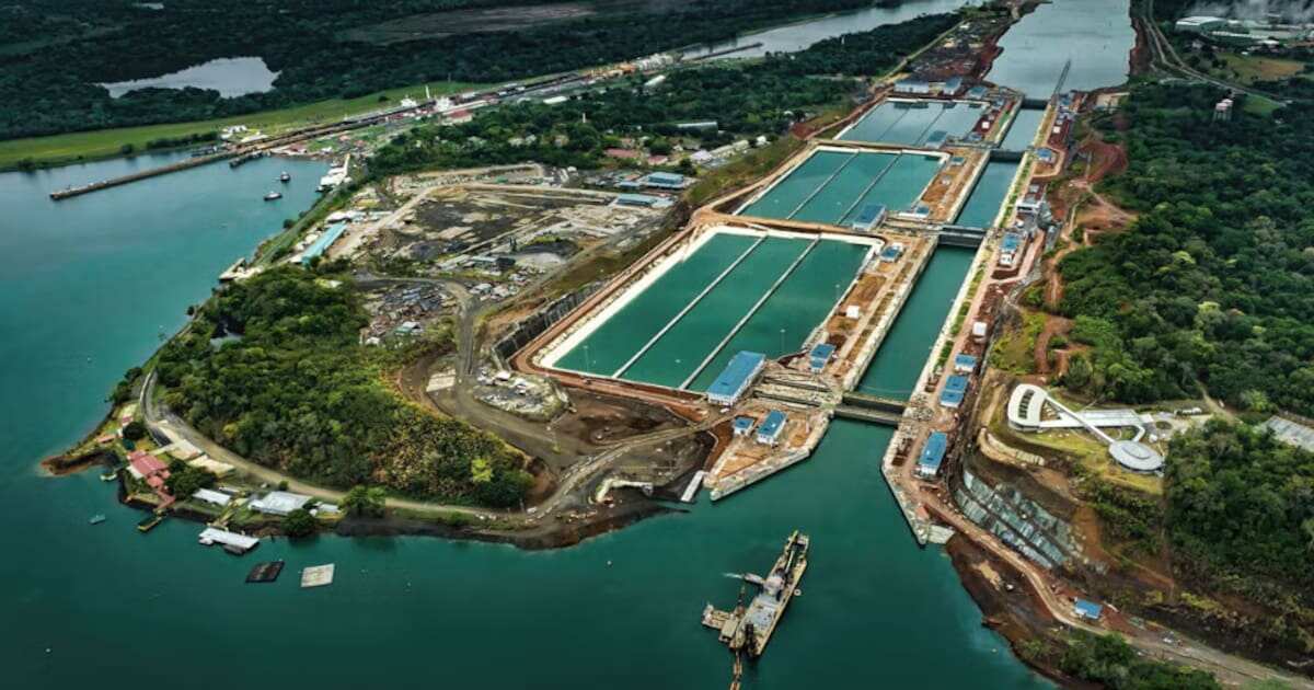 Amenaza Trump con tomar control del canal de Panamá por tarifas “ridículas”