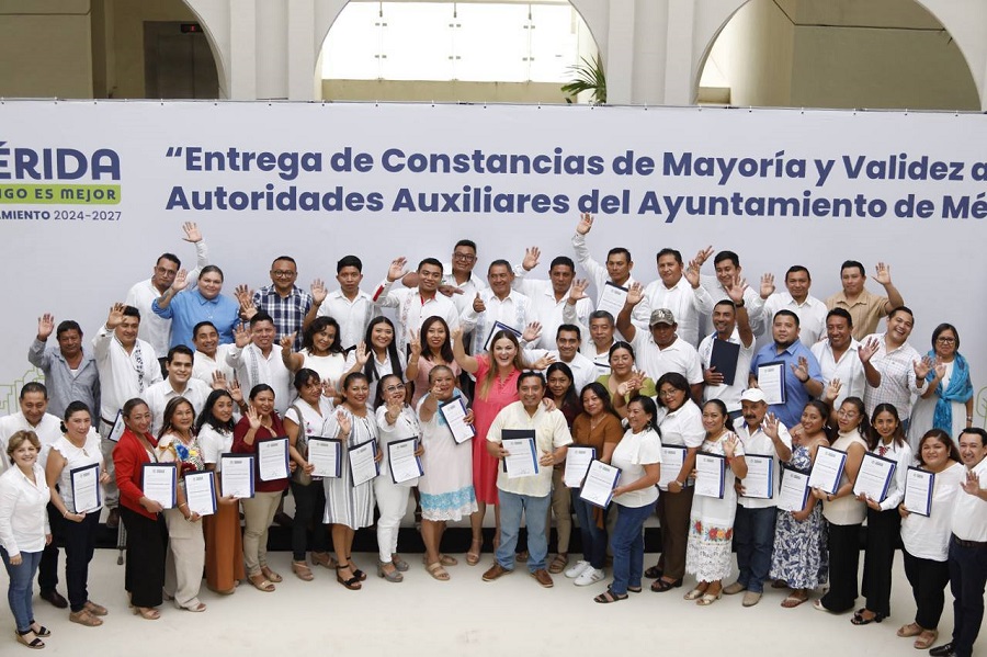 Entregan constancias a nuevos  comisarios de Mérida