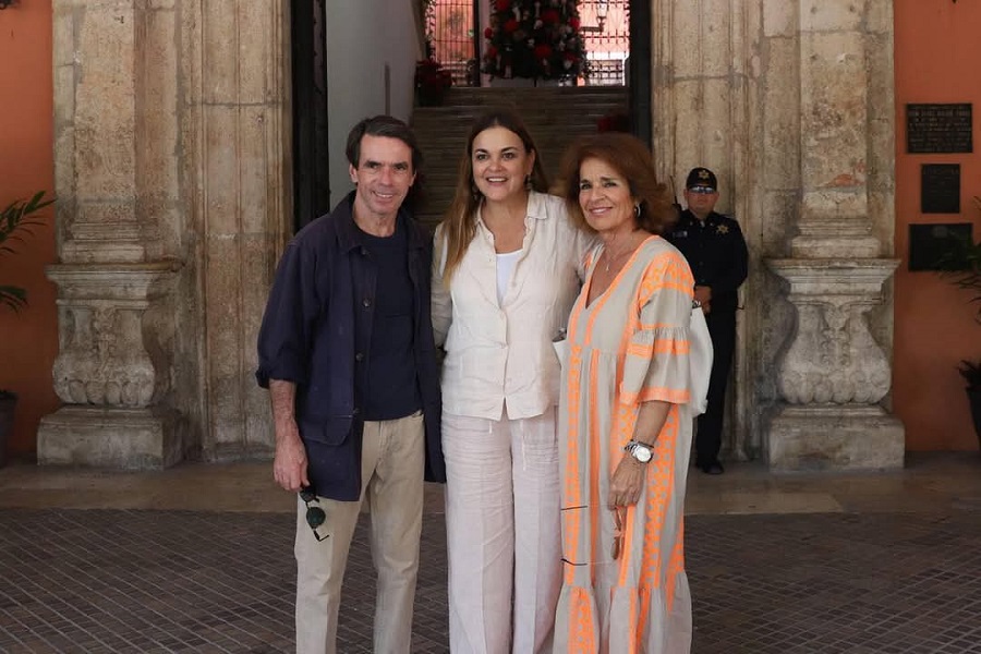 Cecilia Patrón recibe la visita del expresidente de España, José María Aznar