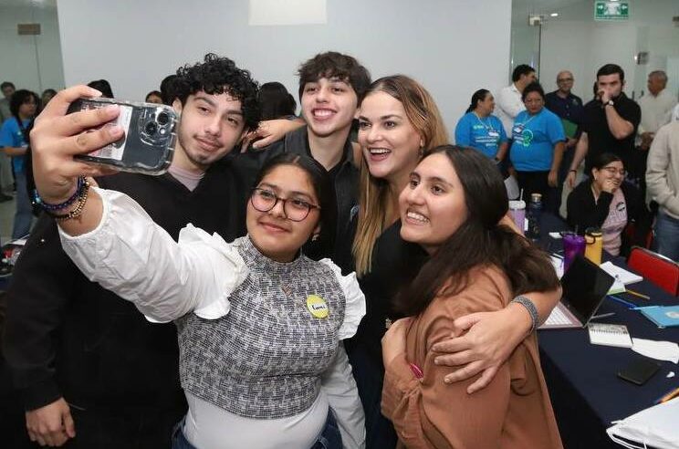 Cecilia Patrón y jóvenes meridanos inician trabajos del laboratorio de innovación social