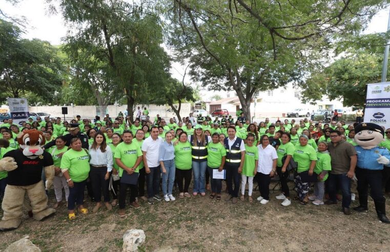 Cecilia Patrón toma protesta a comités de Vecinos Vigilantes