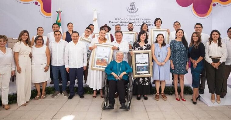 Cecilia Patrón entregó Premios Ayuntamiento de Mérida a la Cultura Ciudadana 2024