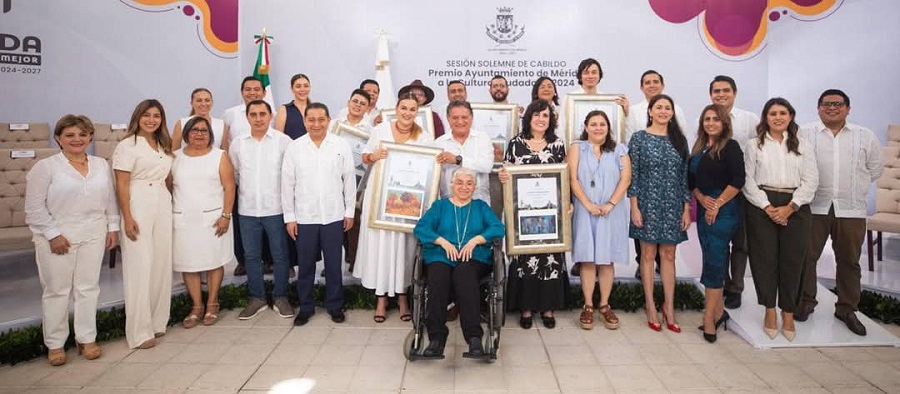 Cecilia Patrón entregó Premios Ayuntamiento de Mérida a la Cultura Ciudadana 2024