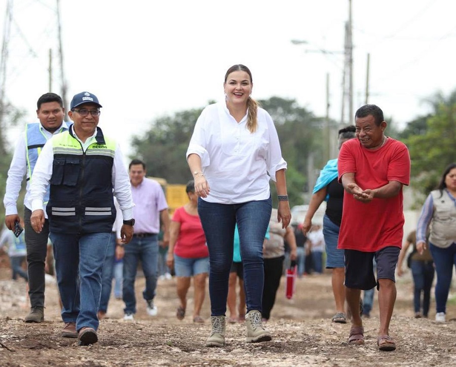 Supervisa Cecilia Patrón la jornada de repavimentación y construcción de calles nuevas