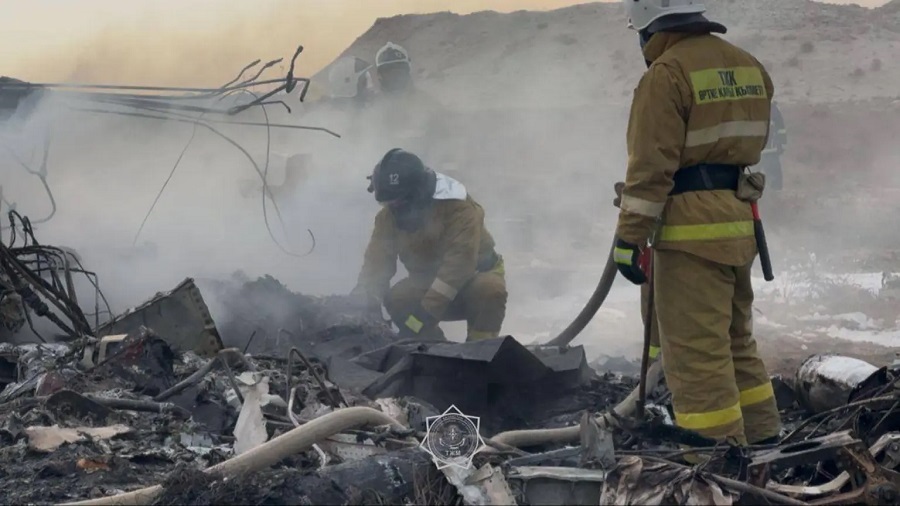 Se desploma un avión en Kazajistán: hay 30 muertos y 32 sobrevivientes