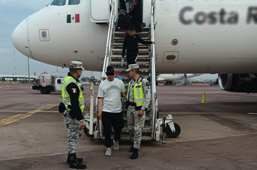 Tras «recibir amenazas», un pasajero intenta desviar vuelo de Volaris hacia EE.UU.