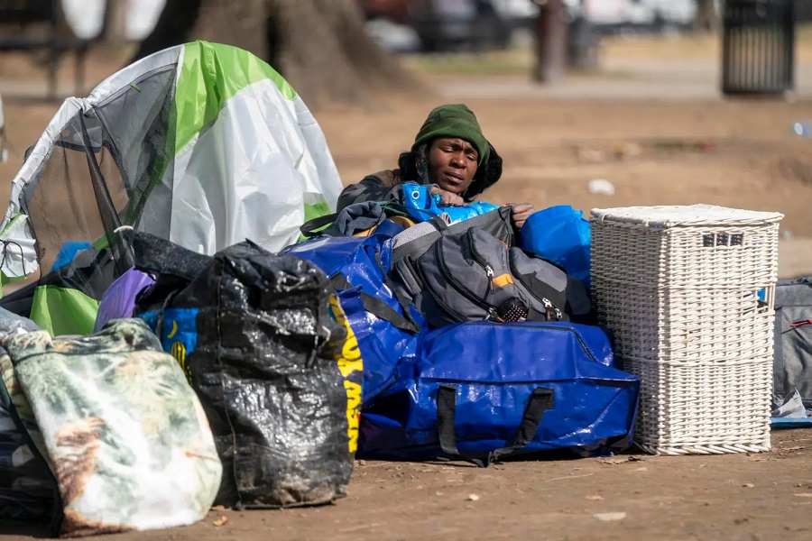 En Estados Unidos, el país más rico del mundo, aumentan en 20% las personas sin hogar