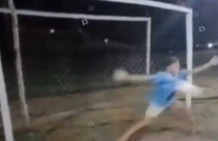 Muere un portero de 16 años tras parar un penalti con el pecho