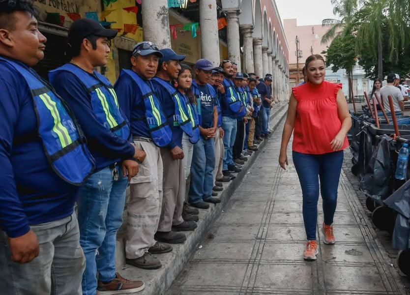 Cecilia Patrón inicia 2025 acompañando a cuadrillas de limpieza del Centro Histórico