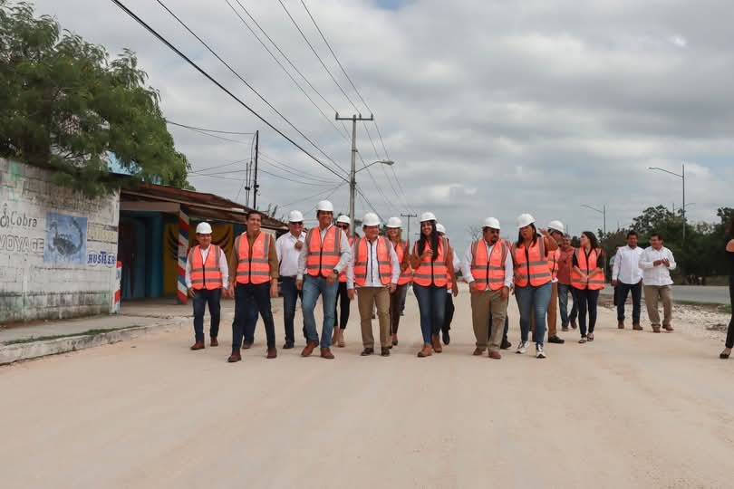 Inaugura Díaz Mena laterales del periférico de Mérida