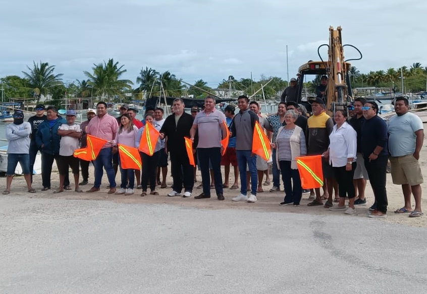 El alcalde Alfonso Núñez dice que aplica el predial en mejora de calles en Telchac Puerto