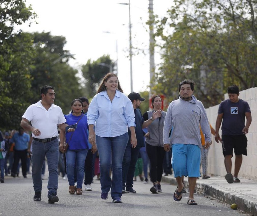 Lleva Cecilia Patrón servicios del Ayuntamiento a comisarías y colonias del oriente de Mérida