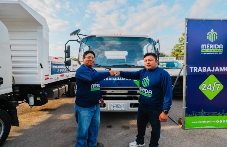 Cecilia Patrón presenta nueva maquinaria y equipo para mejorar calles y servicios públicos