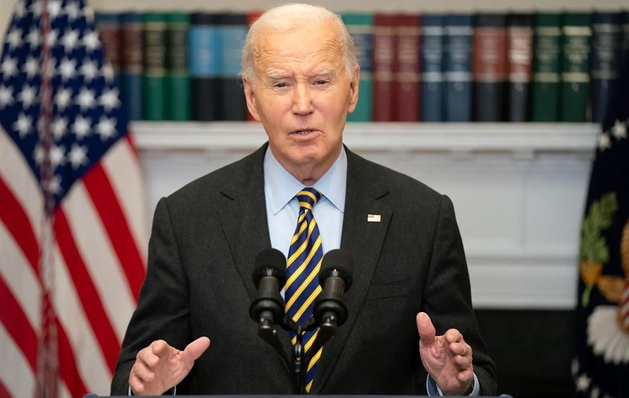 Biden condona deuda a 150 mil estudiantes universitarios de Estados Unidos