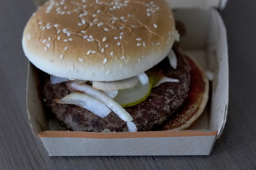 Una estudiante desarrolla insuficiencia renal por abusar de las hamburguesas McDonald’s