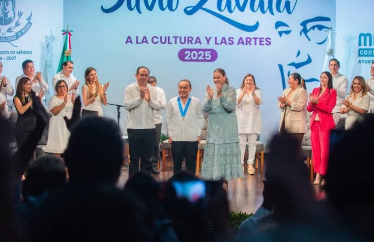 Felipe de la Cruz recibe la medalla «Silvio Zavala»