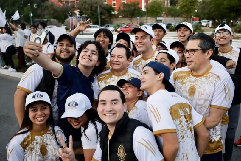 Participa el gobernador en la carrera por el 103 aniversario de la UADY