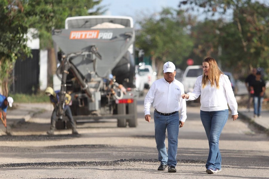 Cecilia Patrón supervisa el avance de la repavimentación de calles en toda Mérida