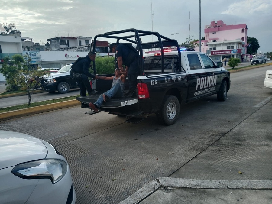 Violento correctivo: padre machetea a su hijo para que deje de delinquir