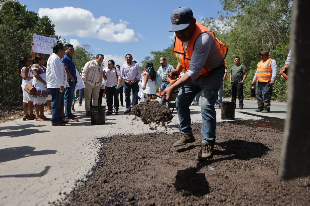 Avanzan trabajos de conservación de carreteras del oriente del estado