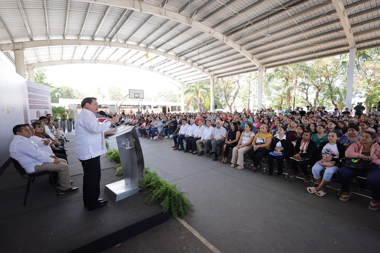 Inicia en Yucatán entrega de tarjetas de la beca universal «Rita Cetina»