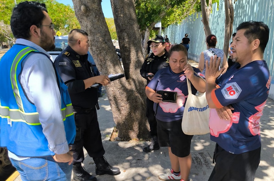 El Ayuntamiento vigila en todo momento a los ambulantes en la vía pública