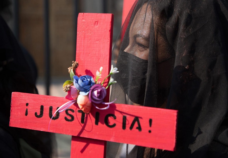 Una mujer es asesinada cada diez minutos por su pareja o un familiar